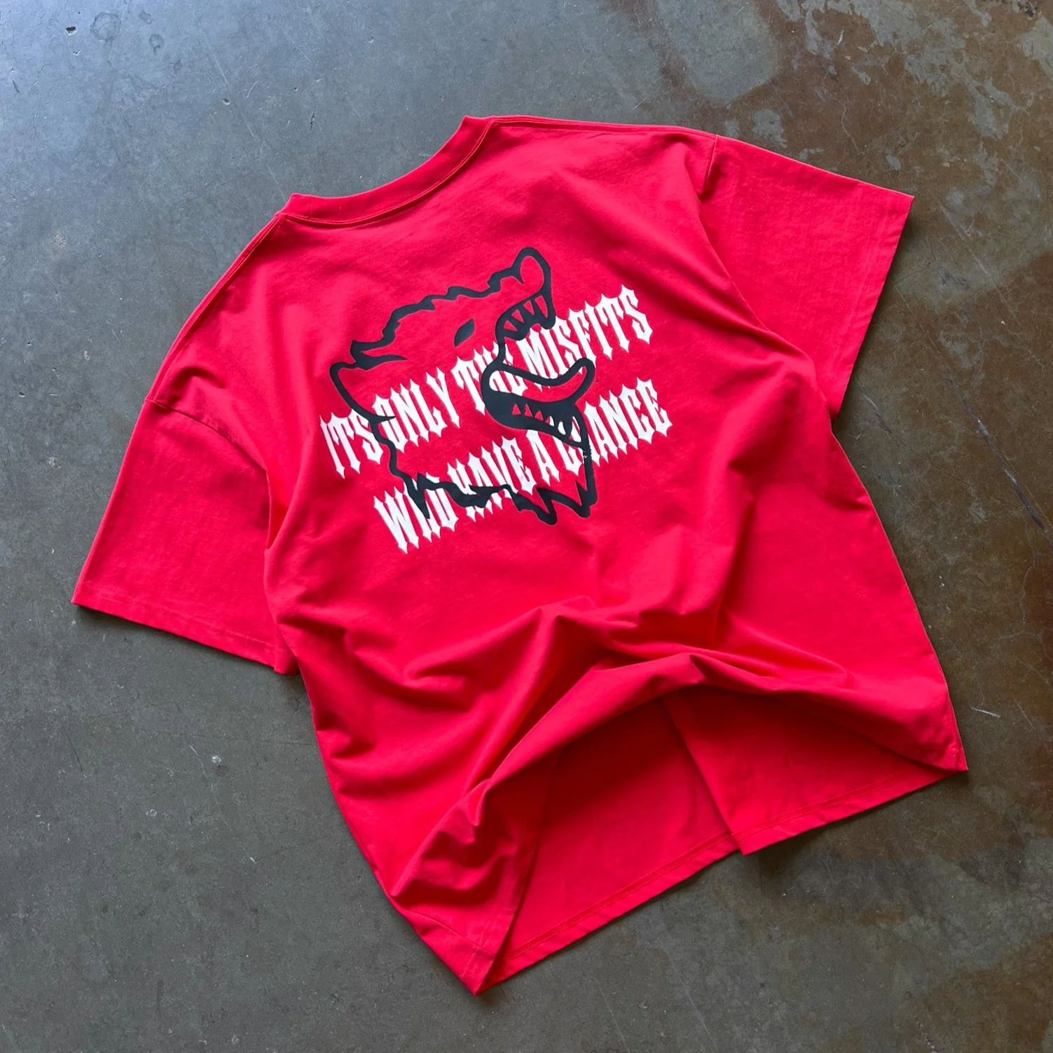OVERSIZED MISFITS HAVE A CHANCE T-SHIRT - RED - Image 3