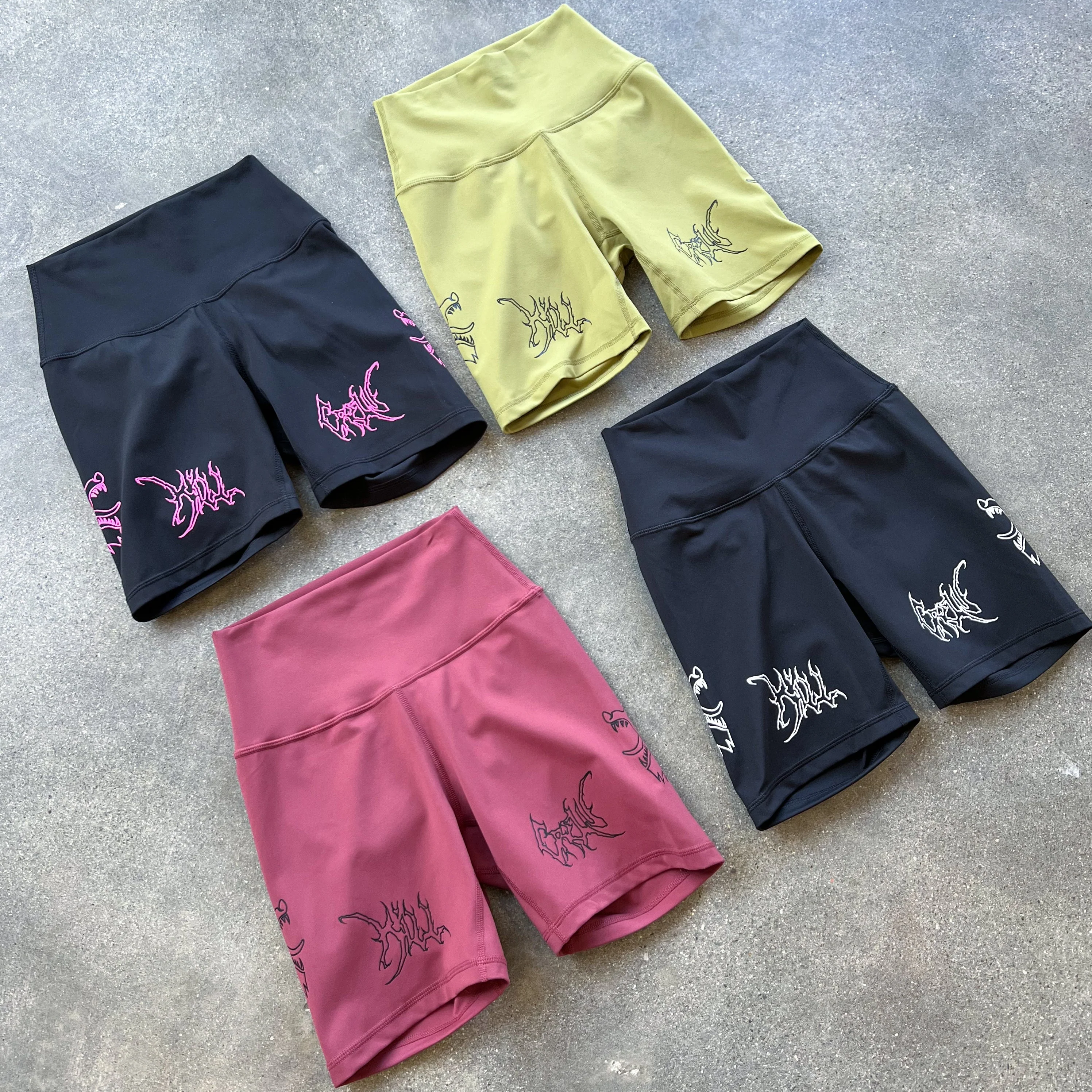 SCRUNCH WOLF BIKER SHORTS - BLACK / WHITE - Image 6