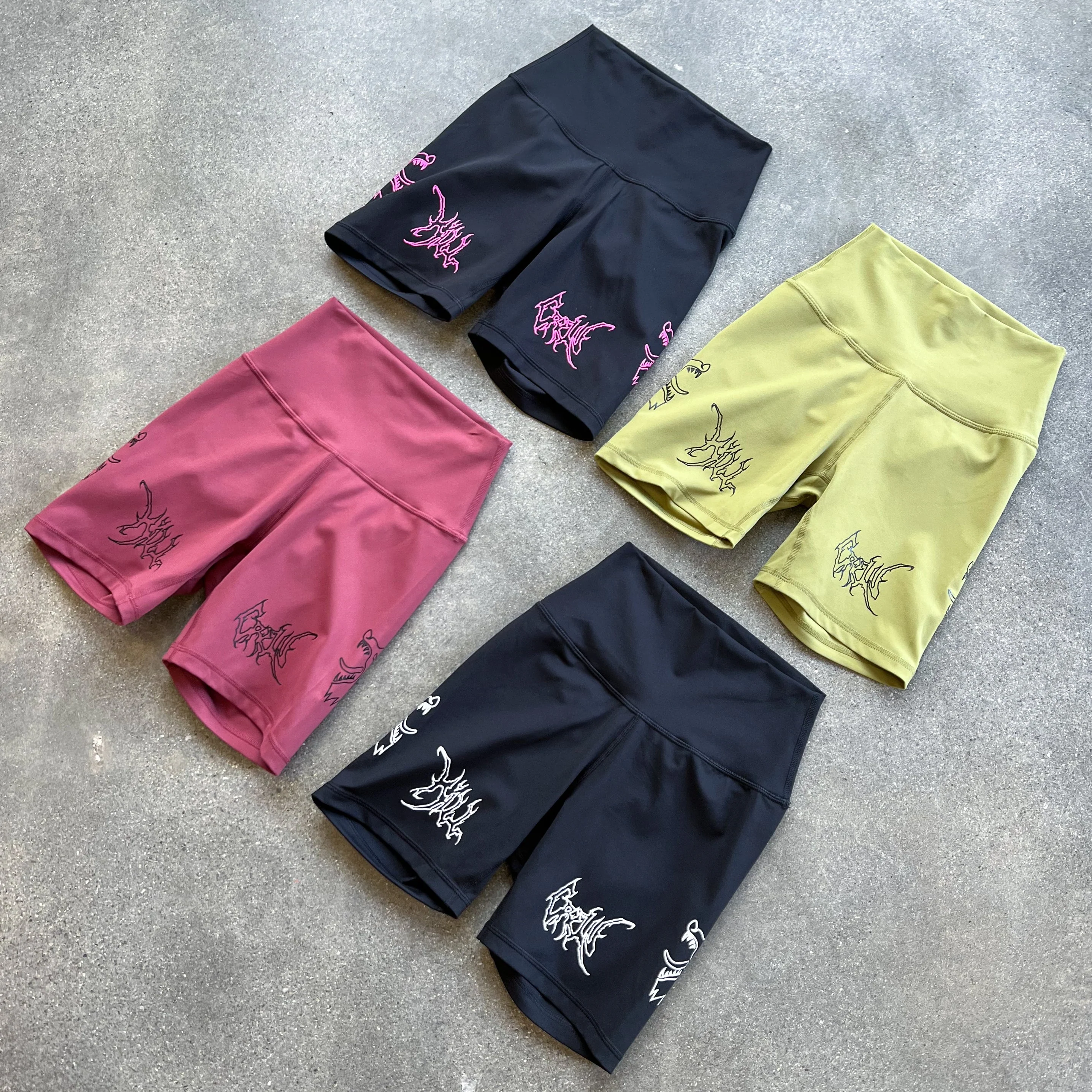 SCRUNCH WOLF BIKER SHORTS - MAROON / BLACK - Image 5