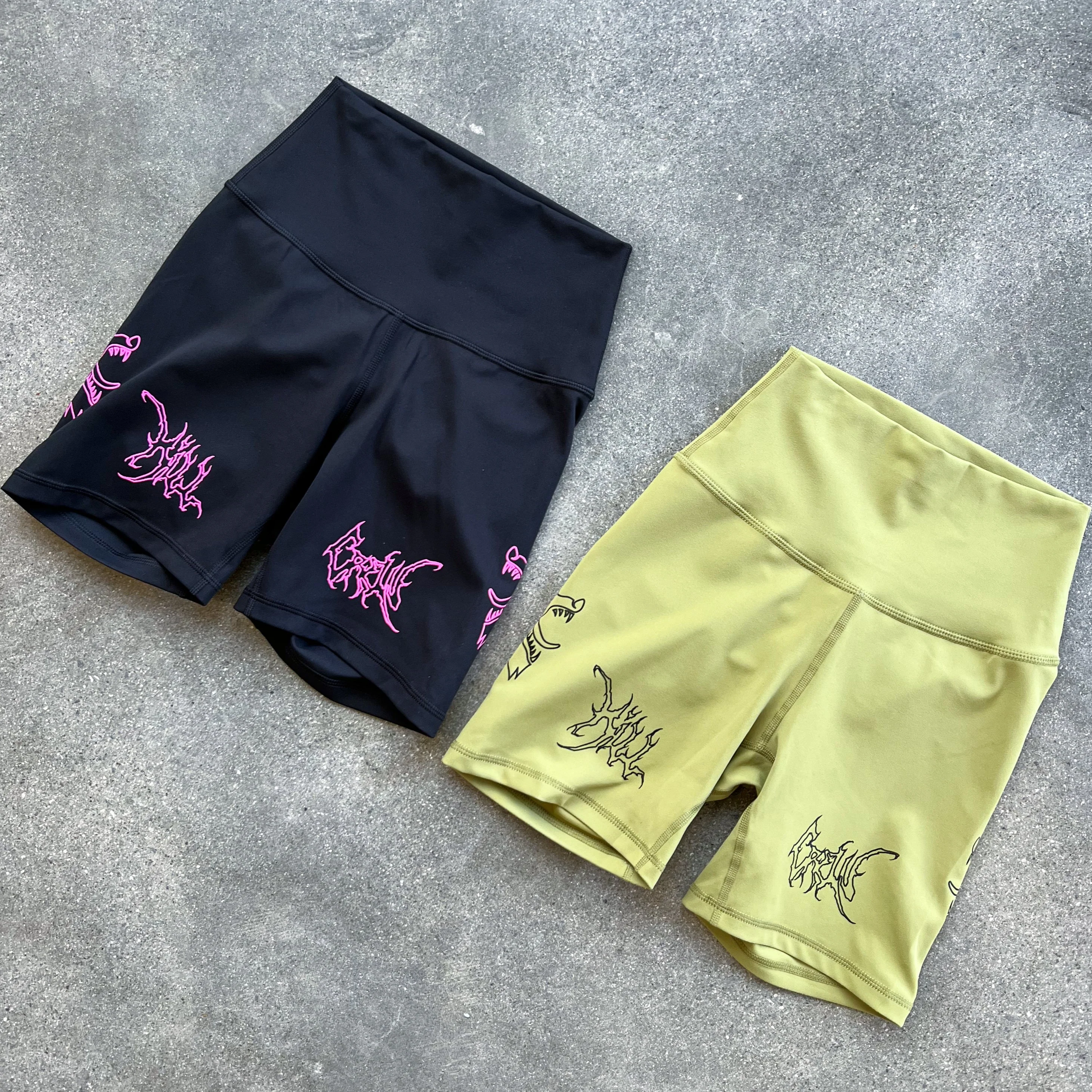 SCRUNCH WOLF BIKER SHORTS - OLIVE / BLACK - Image 4